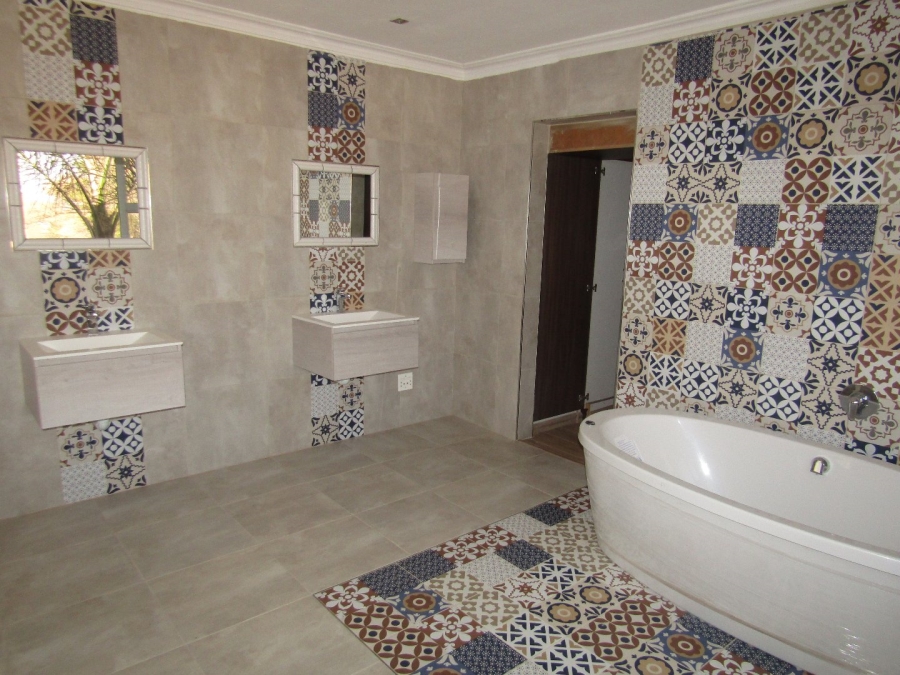 5 Bedroom Property for Sale in Signal Hill KwaZulu-Natal