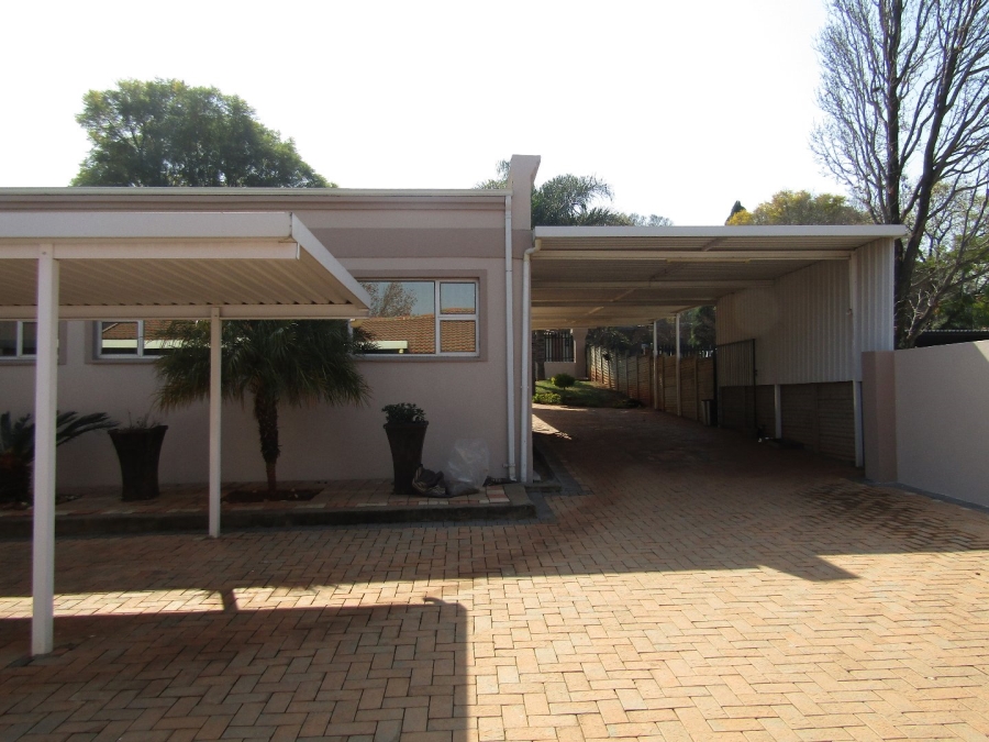 5 Bedroom Property for Sale in Signal Hill KwaZulu-Natal
