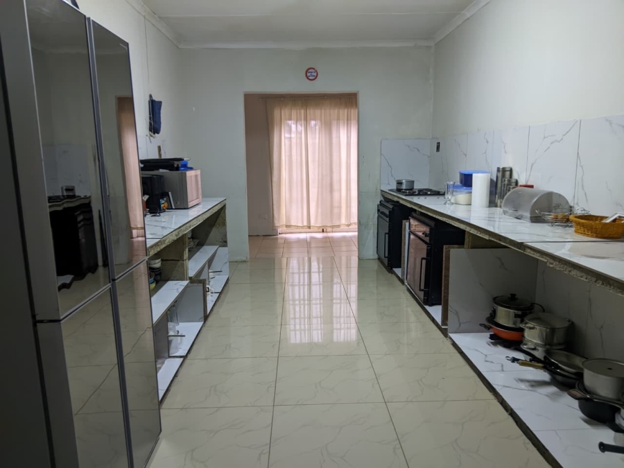 9 Bedroom Property for Sale in Signal Hill KwaZulu-Natal