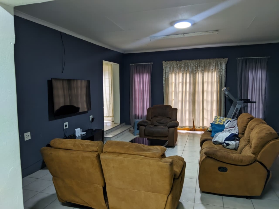 9 Bedroom Property for Sale in Signal Hill KwaZulu-Natal