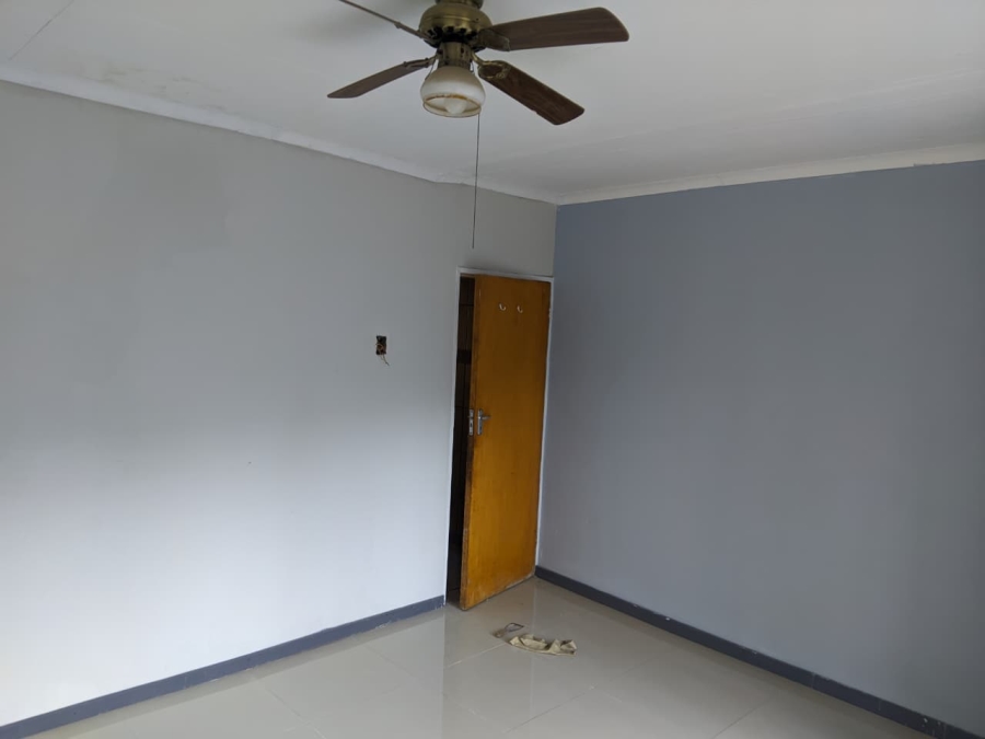 9 Bedroom Property for Sale in Signal Hill KwaZulu-Natal