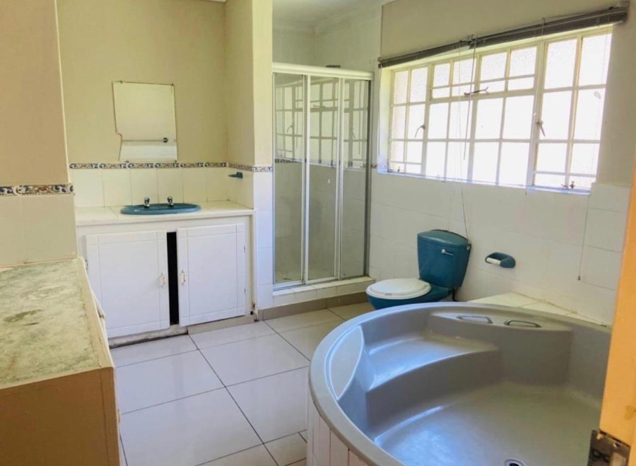 5 Bedroom Property for Sale in Signal Hill KwaZulu-Natal