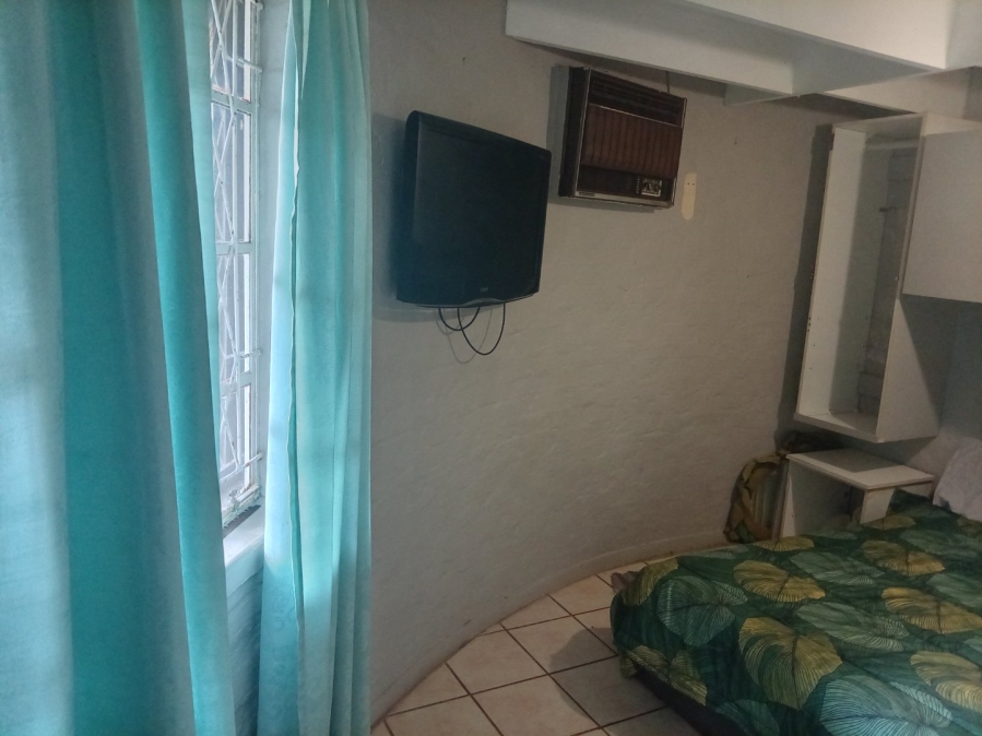1 Bedroom Property for Sale in Hibberdene KwaZulu-Natal