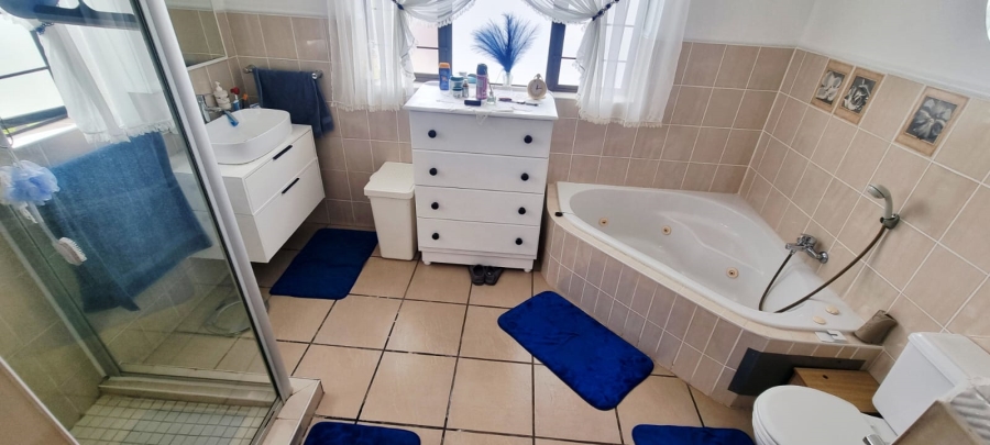 3 Bedroom Property for Sale in Uvongo KwaZulu-Natal