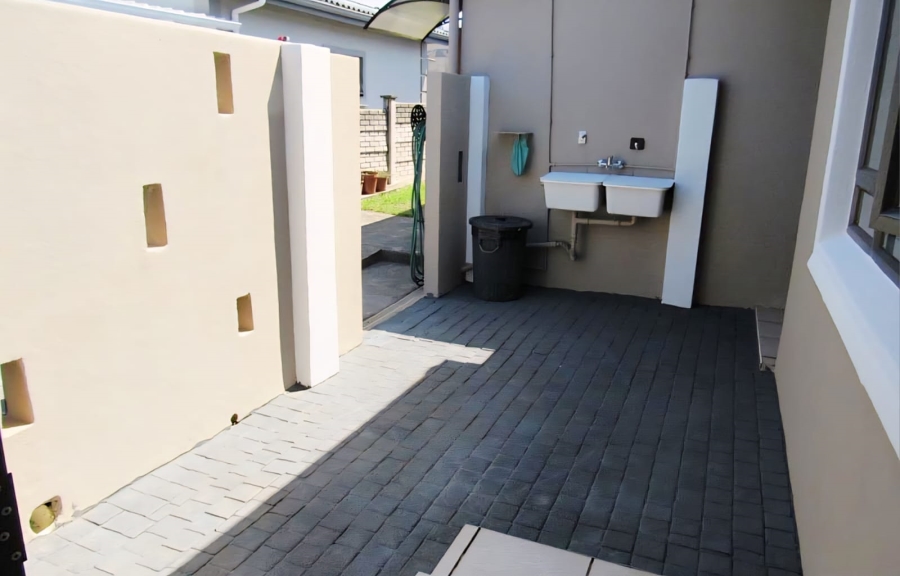 3 Bedroom Property for Sale in Uvongo KwaZulu-Natal