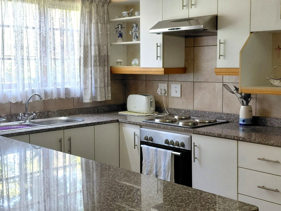 3 Bedroom Property for Sale in Umtentweni KwaZulu-Natal