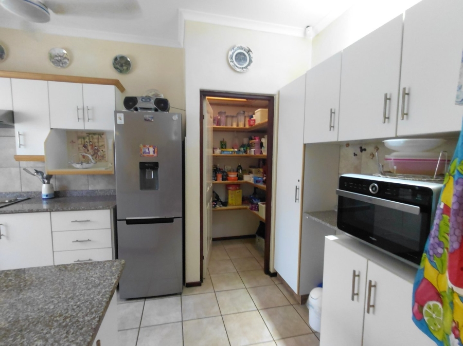 3 Bedroom Property for Sale in Umtentweni KwaZulu-Natal