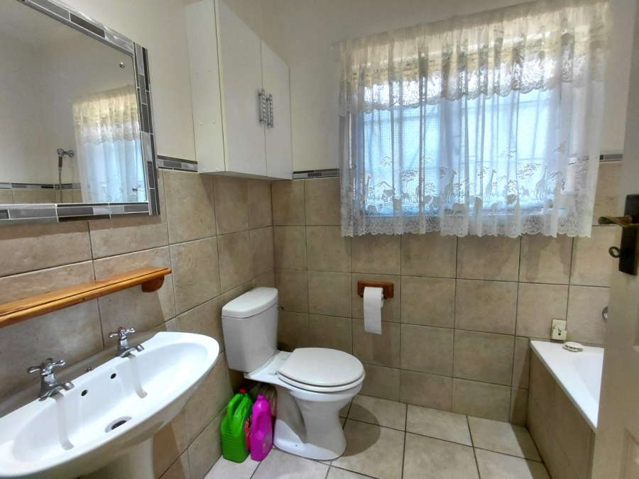 3 Bedroom Property for Sale in Umtentweni KwaZulu-Natal