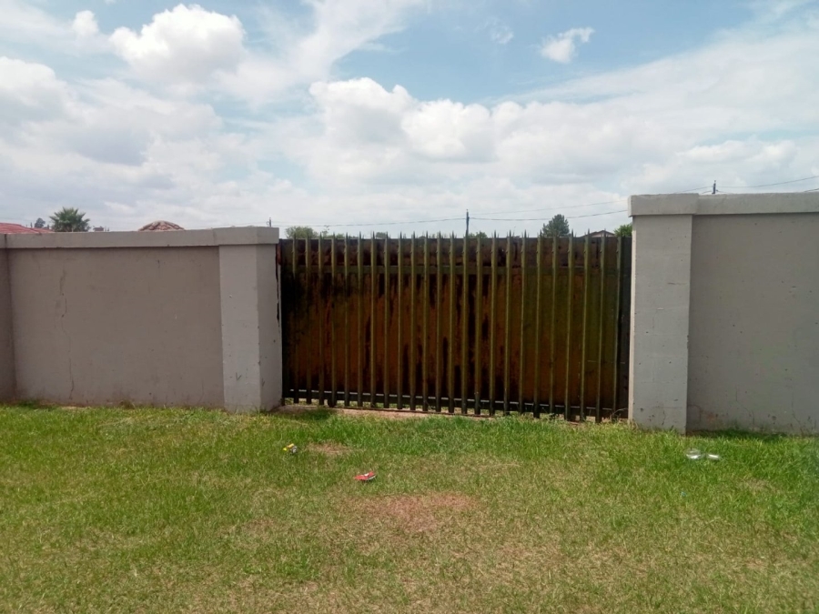 Commercial Property for Sale in Pioneer Park KwaZulu-Natal