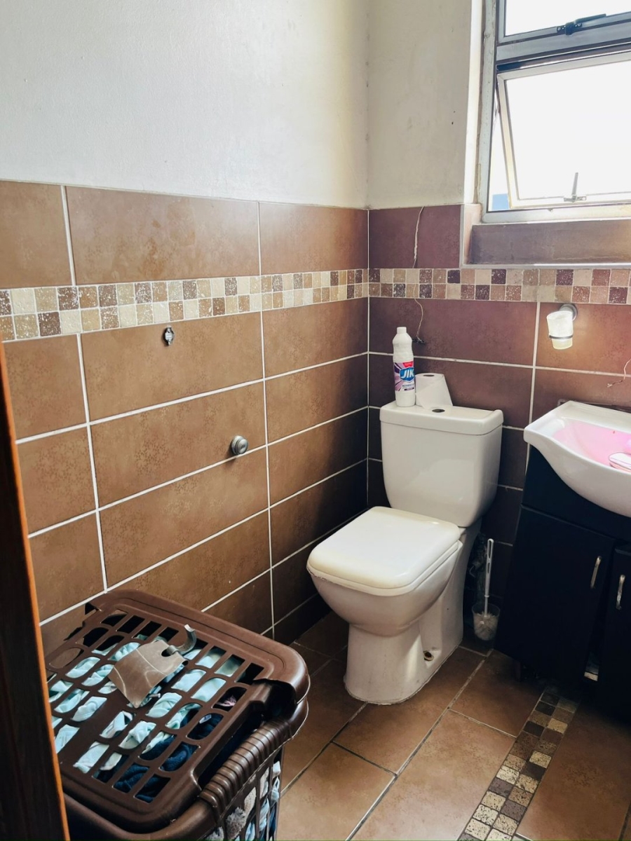 1 Bedroom Property for Sale in Fields Hill KwaZulu-Natal