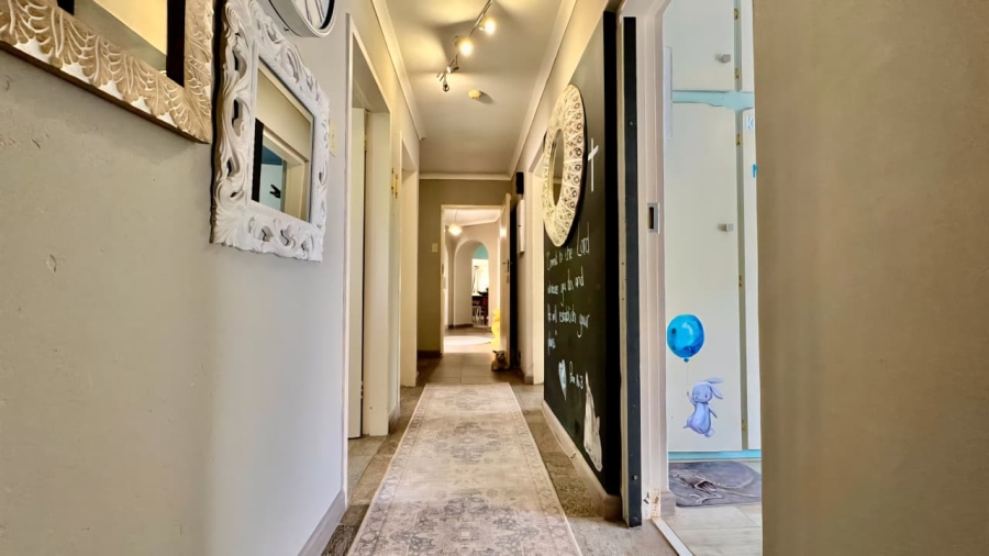 4 Bedroom Property for Sale in Aviary Hill KwaZulu-Natal