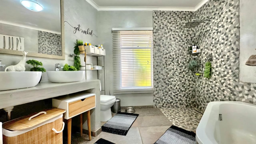 4 Bedroom Property for Sale in Aviary Hill KwaZulu-Natal