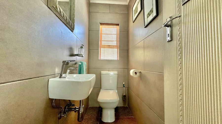 4 Bedroom Property for Sale in Aviary Hill KwaZulu-Natal