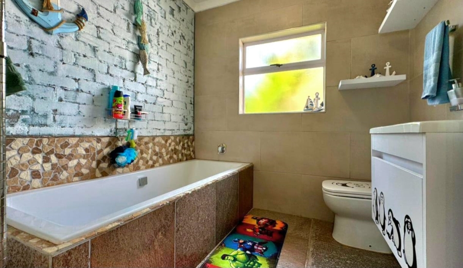 4 Bedroom Property for Sale in Aviary Hill KwaZulu-Natal