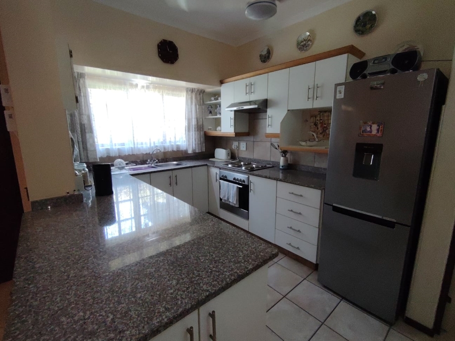 3 Bedroom Property for Sale in Umtentweni KwaZulu-Natal