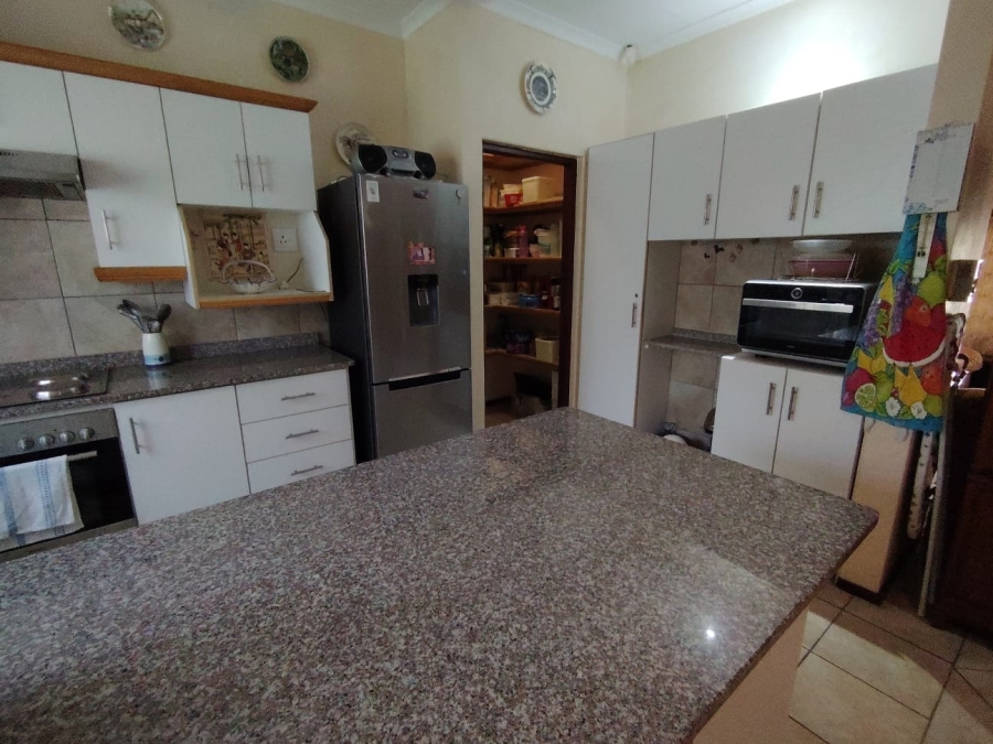 3 Bedroom Property for Sale in Umtentweni KwaZulu-Natal