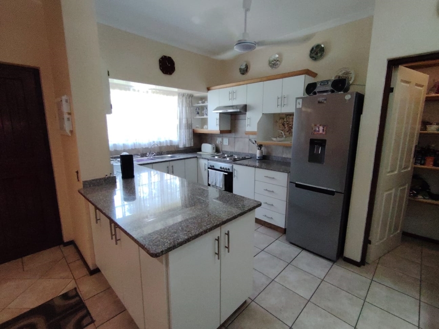 3 Bedroom Property for Sale in Umtentweni KwaZulu-Natal