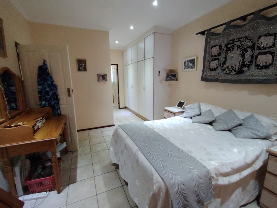 3 Bedroom Property for Sale in Umtentweni KwaZulu-Natal