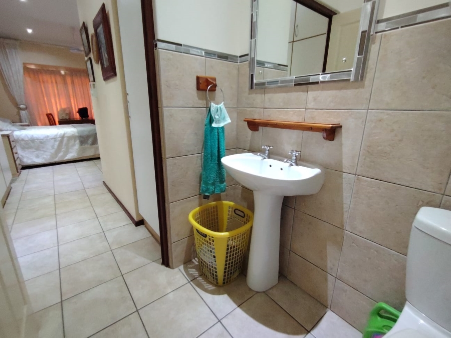 3 Bedroom Property for Sale in Umtentweni KwaZulu-Natal