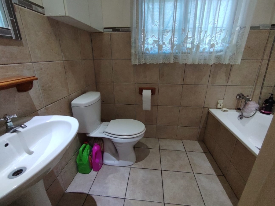 3 Bedroom Property for Sale in Umtentweni KwaZulu-Natal