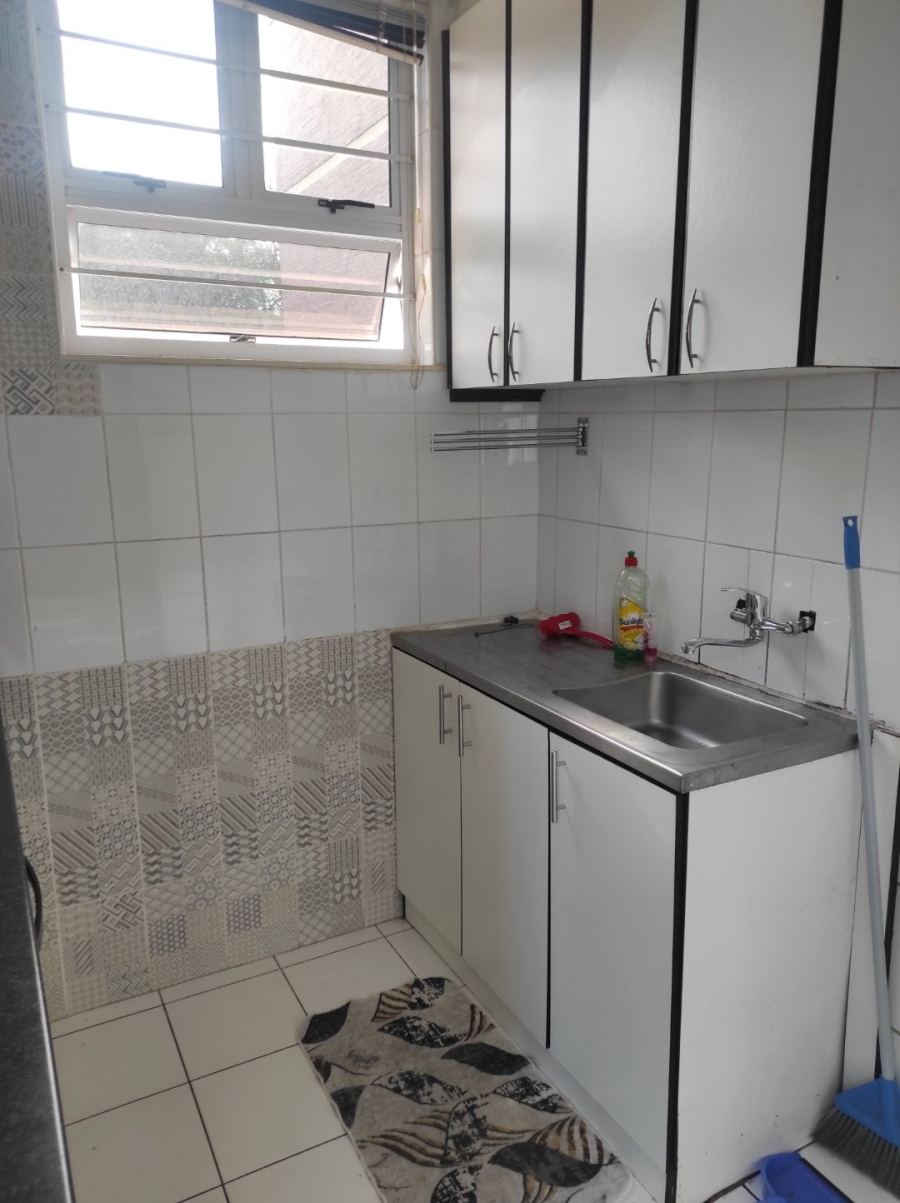 To Let 1 Bedroom Property for Rent in Essenwood KwaZulu-Natal