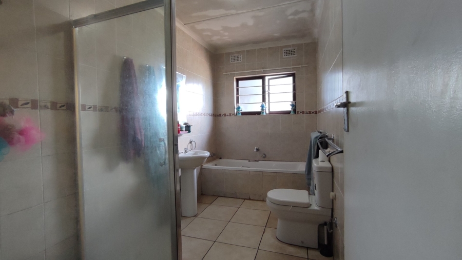 4 Bedroom Property for Sale in Sea Park KwaZulu-Natal