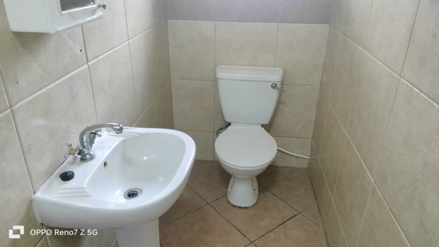 1 Bedroom Property for Sale in Uvongo KwaZulu-Natal