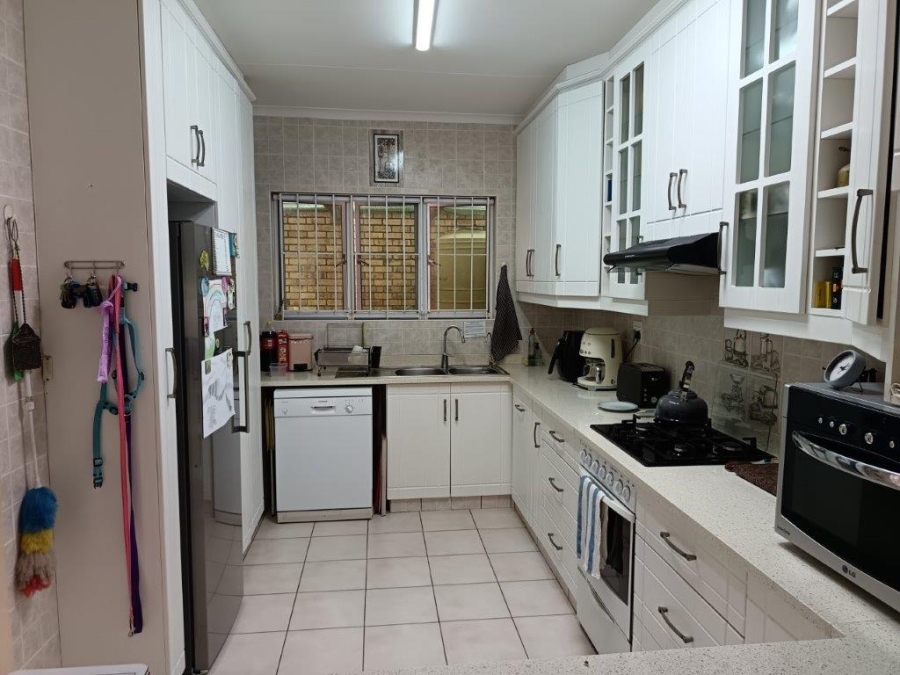 3 Bedroom Property for Sale in Umtentweni KwaZulu-Natal