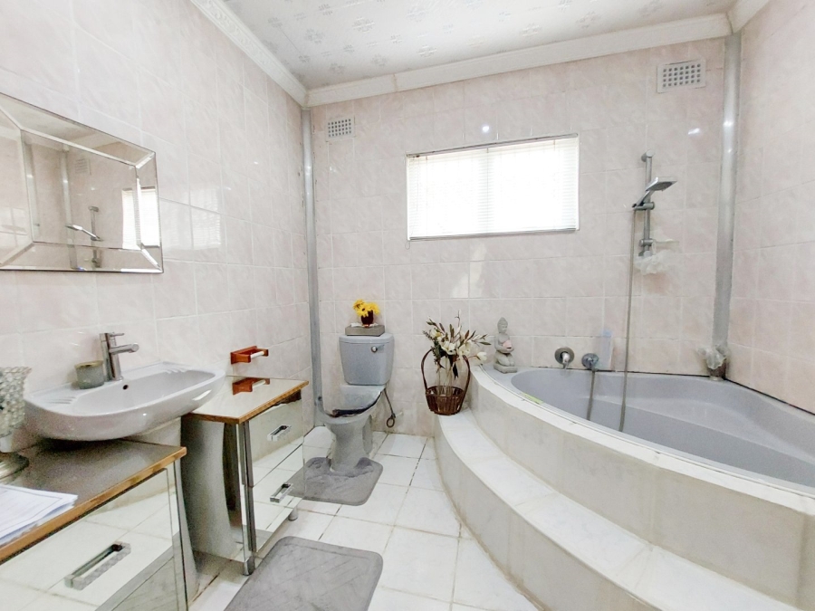 3 Bedroom Property for Sale in Parkside KwaZulu-Natal