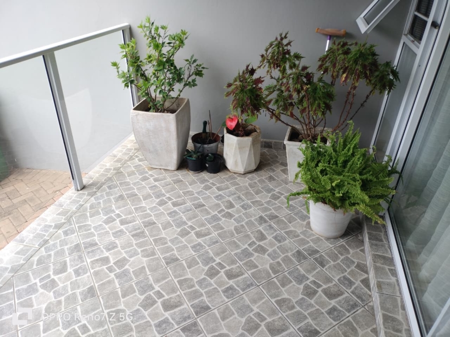 1 Bedroom Property for Sale in Uvongo KwaZulu-Natal