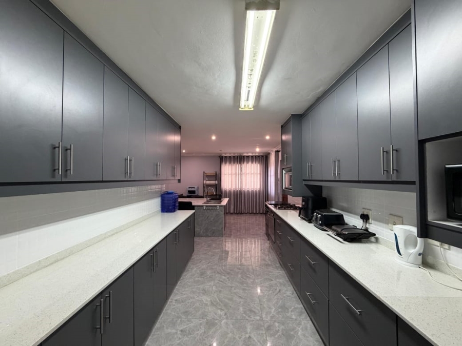 To Let 5 Bedroom Property for Rent in Sherwood KwaZulu-Natal