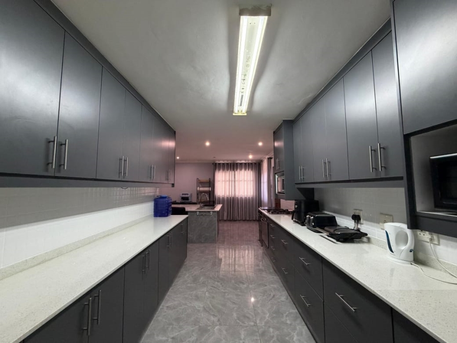 To Let 5 Bedroom Property for Rent in Sherwood KwaZulu-Natal