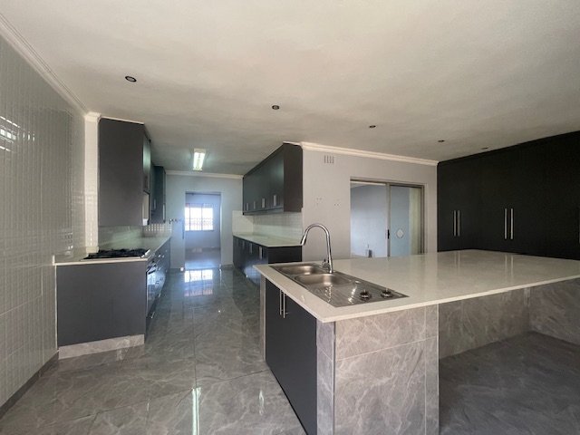 To Let 5 Bedroom Property for Rent in Sherwood KwaZulu-Natal