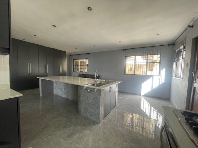 To Let 5 Bedroom Property for Rent in Sherwood KwaZulu-Natal