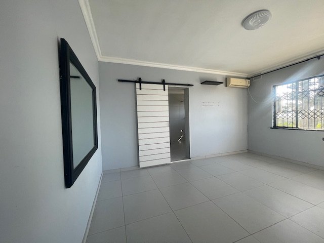 To Let 5 Bedroom Property for Rent in Sherwood KwaZulu-Natal