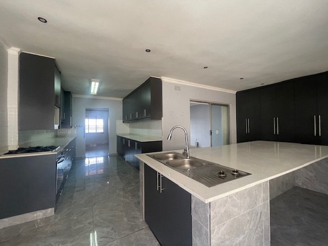 To Let 5 Bedroom Property for Rent in Sherwood KwaZulu-Natal