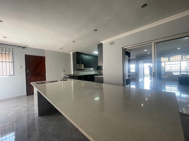 To Let 5 Bedroom Property for Rent in Sherwood KwaZulu-Natal