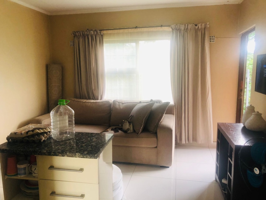 To Let 2 Bedroom Property for Rent in Umkumbaan KwaZulu-Natal