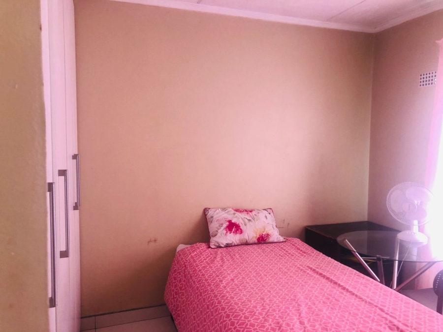 To Let 2 Bedroom Property for Rent in Umkumbaan KwaZulu-Natal