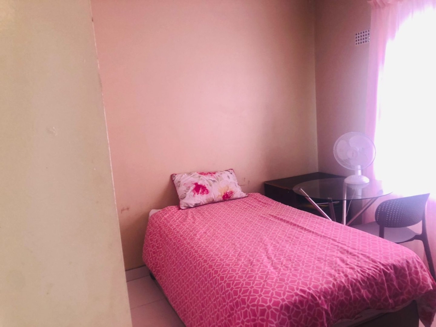 To Let 2 Bedroom Property for Rent in Umkumbaan KwaZulu-Natal