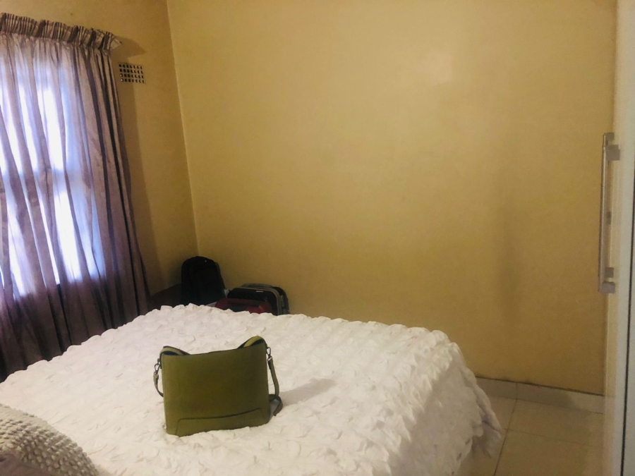 To Let 2 Bedroom Property for Rent in Umkumbaan KwaZulu-Natal