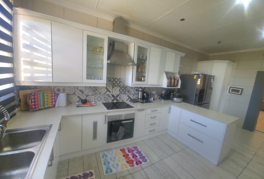 4 Bedroom Property for Sale in Schuinshoogte KwaZulu-Natal