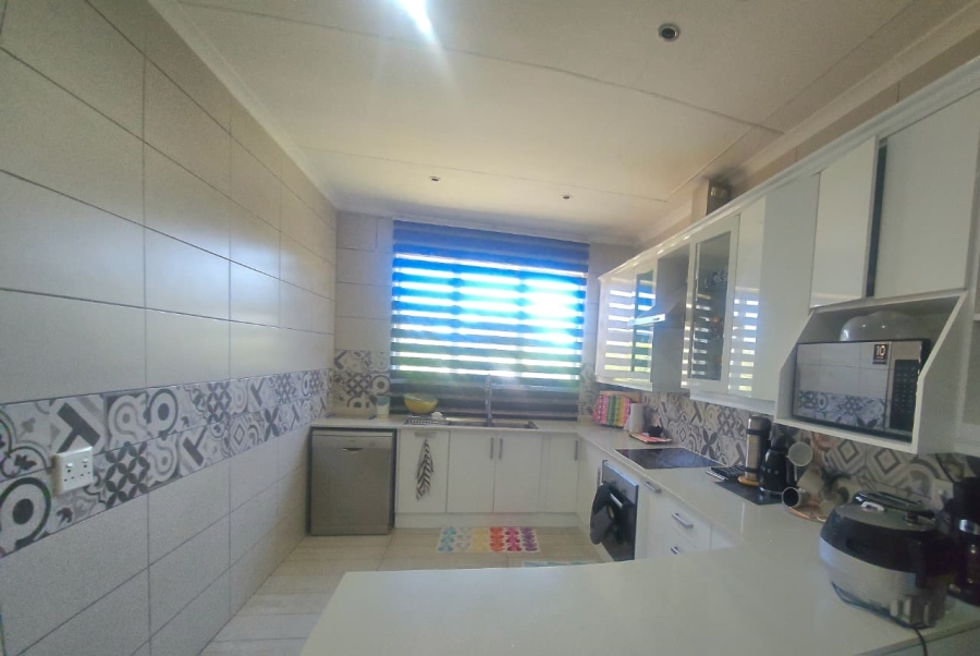 4 Bedroom Property for Sale in Schuinshoogte KwaZulu-Natal