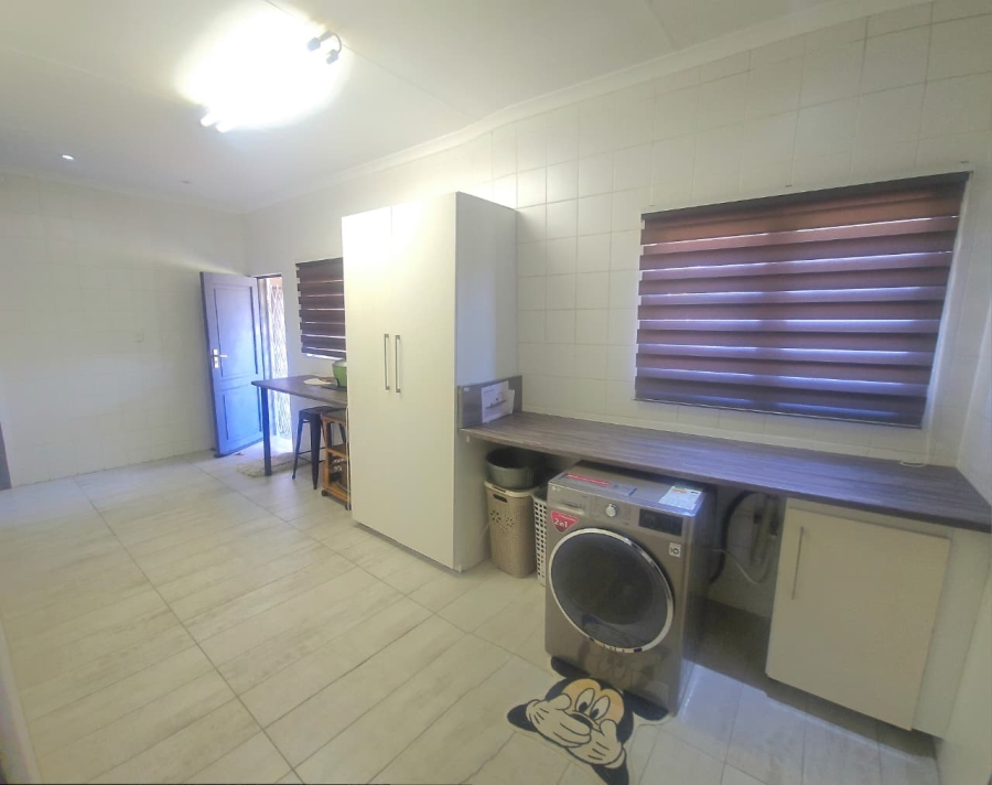 4 Bedroom Property for Sale in Schuinshoogte KwaZulu-Natal