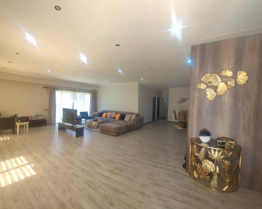 4 Bedroom Property for Sale in Schuinshoogte KwaZulu-Natal