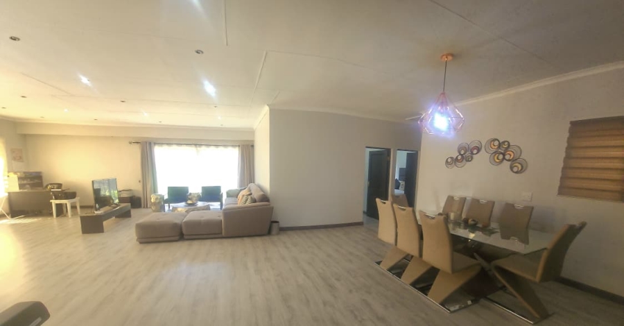 4 Bedroom Property for Sale in Schuinshoogte KwaZulu-Natal