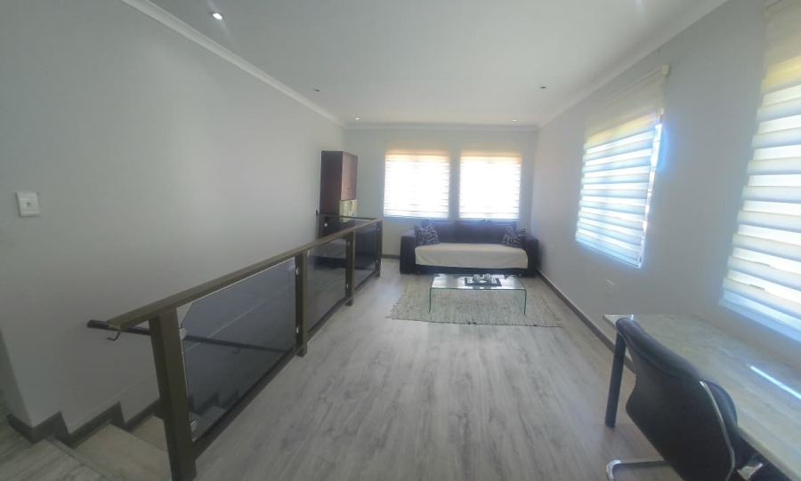 4 Bedroom Property for Sale in Schuinshoogte KwaZulu-Natal