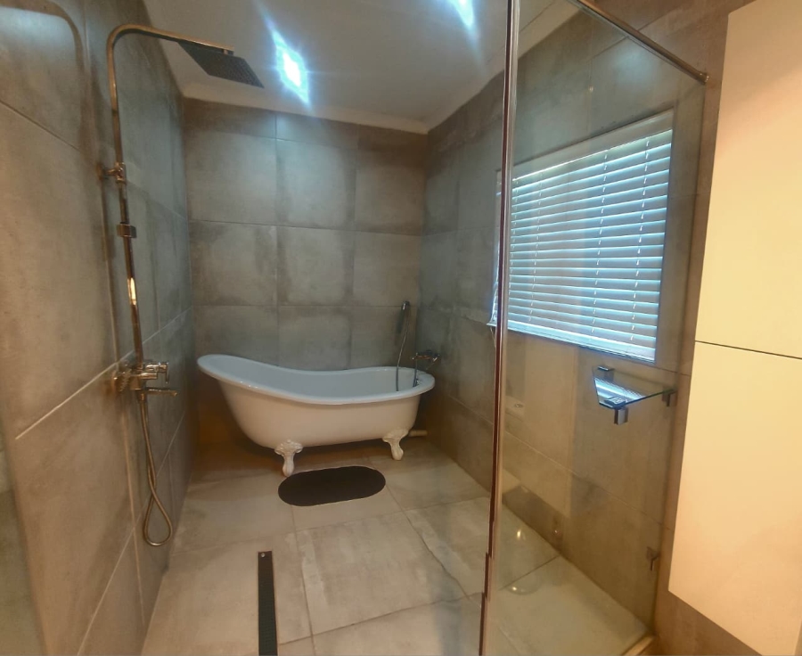 4 Bedroom Property for Sale in Schuinshoogte KwaZulu-Natal