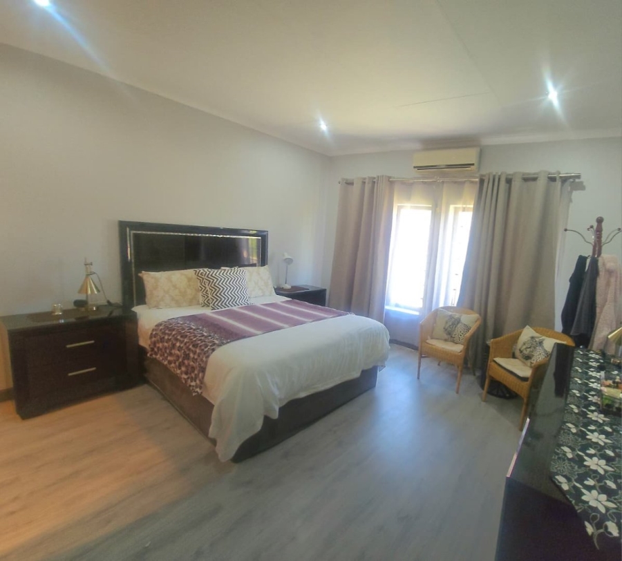 4 Bedroom Property for Sale in Schuinshoogte KwaZulu-Natal