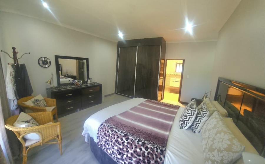 4 Bedroom Property for Sale in Schuinshoogte KwaZulu-Natal